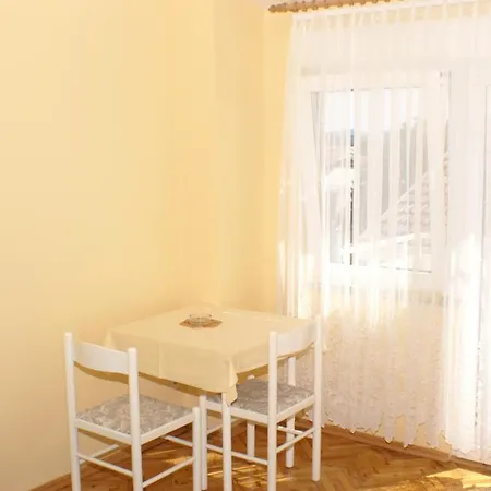 Studio 4172d Apartment *