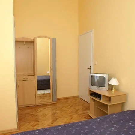 Studio 4172d Apartment *